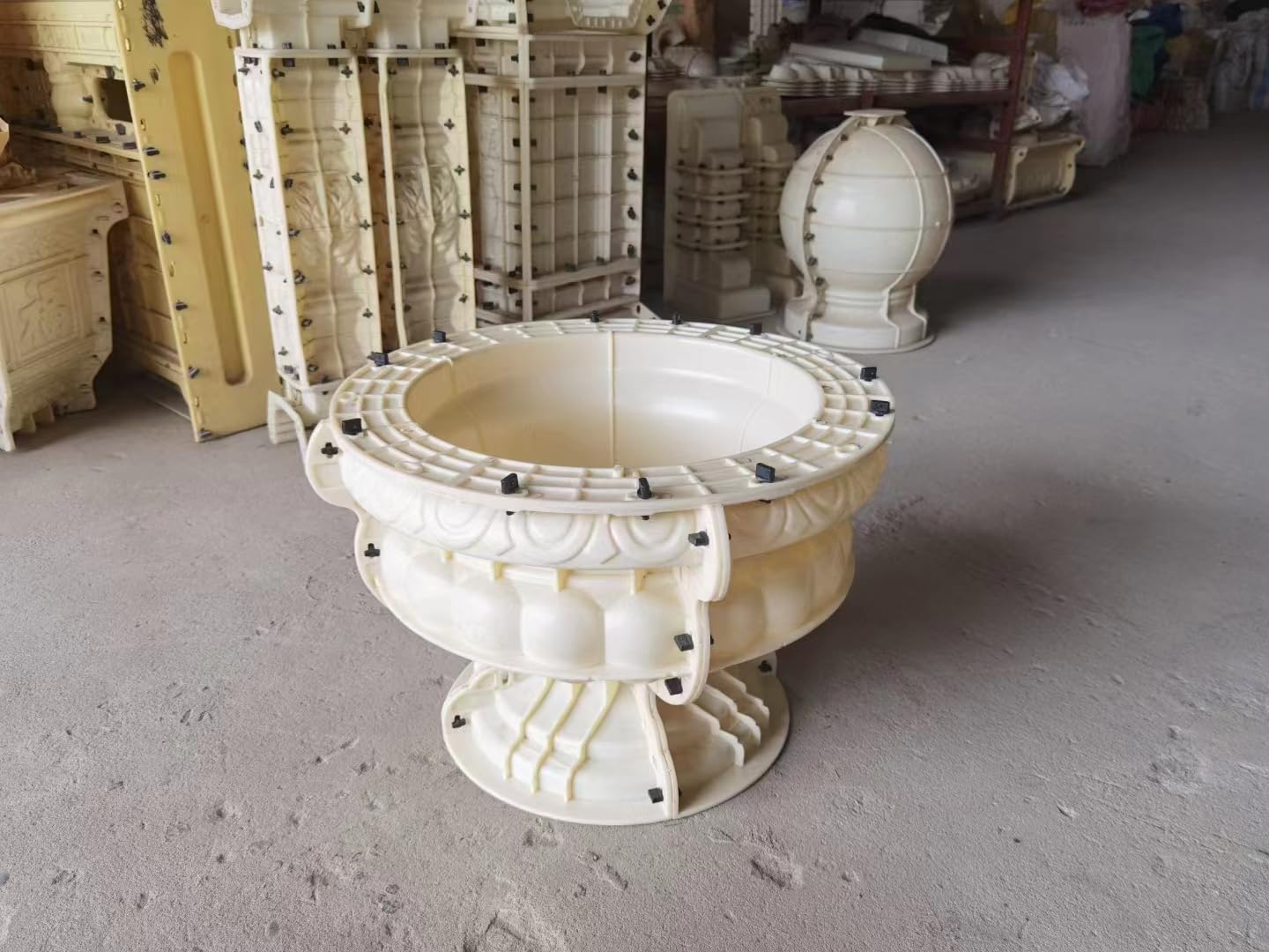 Reazone ABS Diameter 60cm Plastic Precast Concrete Flower Pot Planter Molds for Sale