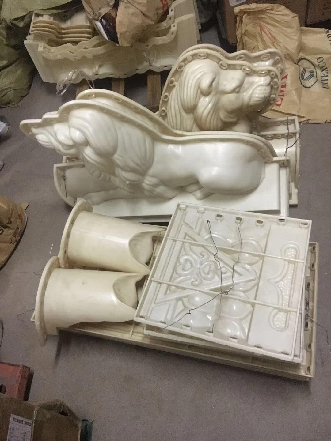 Reazone Molds RZS04 Large Lion Shape Plastic ABS Cement Mould Concrete Mold Farmwork