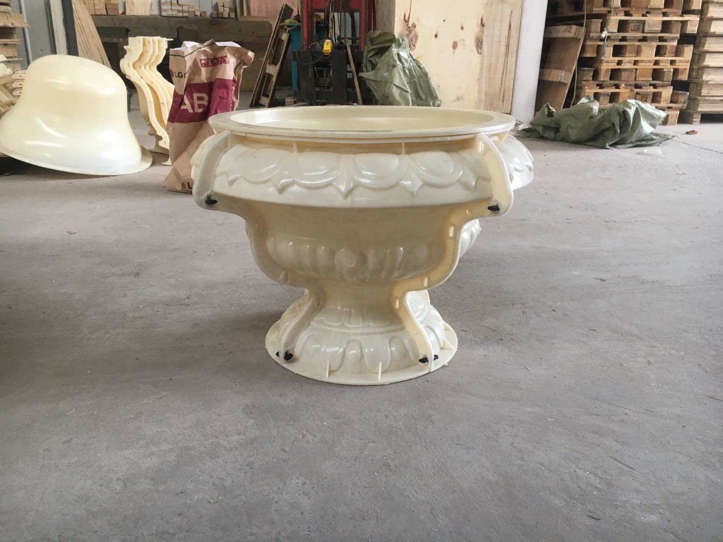 Reazone Molds D68cm Reazone ABS Plastic precast Concrete Flower Pot Planter molds for Sale, White (RZF-22)