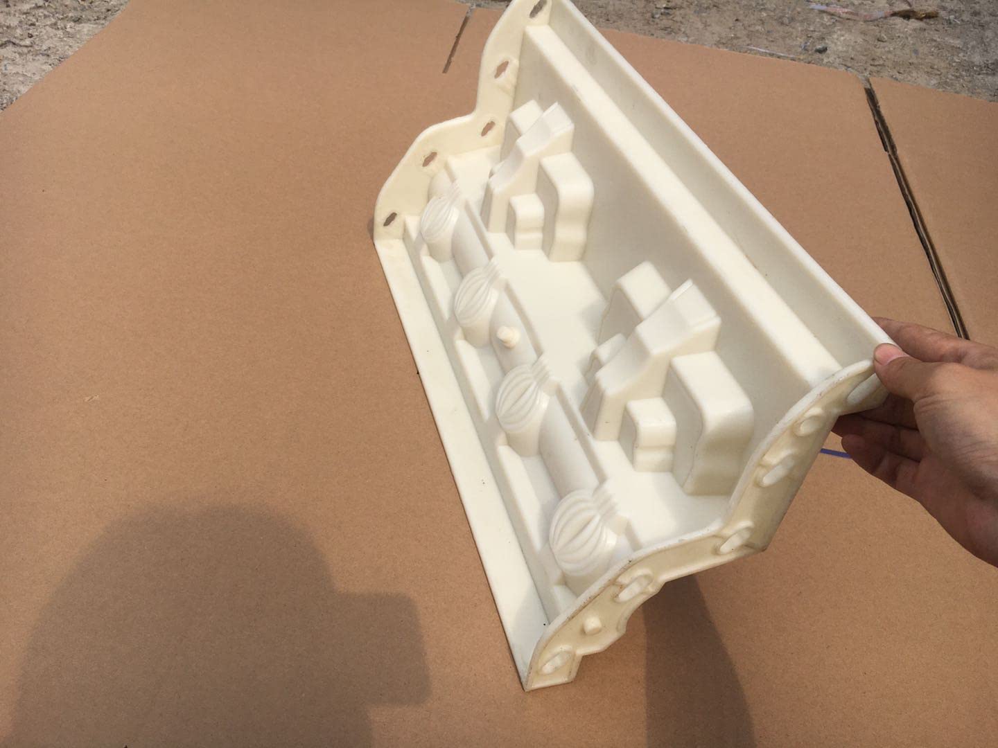 China Supply Exterior Decorative Cement Concrete Eaves line Chinese Style Tiger Paws Shape Plastic molds for Building Home use