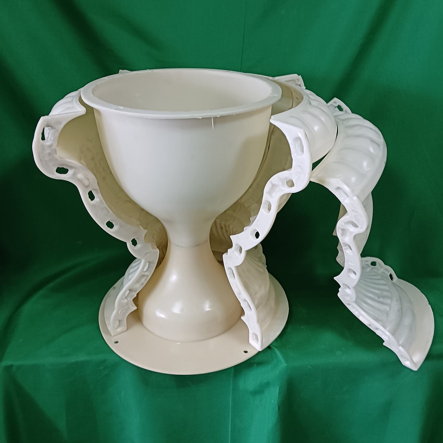 cast in Place Outdoor Garden Cement Plastic Precast Concrete Flower Pot Decorative Planter Molds for Sale White